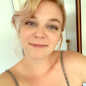 Meet your Posher, Danika